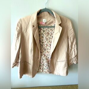 Cropped linen women’s pale pink jacket